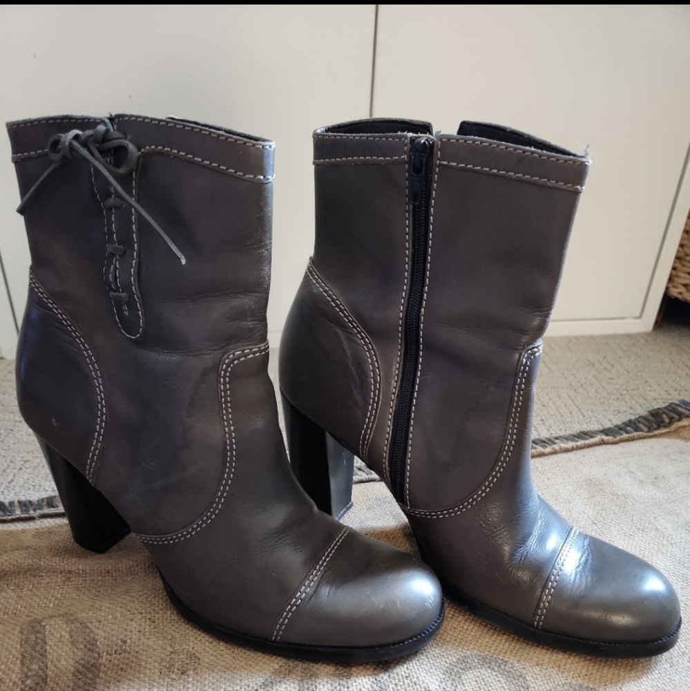 Grey leather ankle boots size 7 1/2